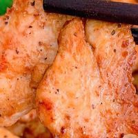 减脂期别再饿肚子！香煎鸡胸肉低脂低卡，好吃不怕胖！