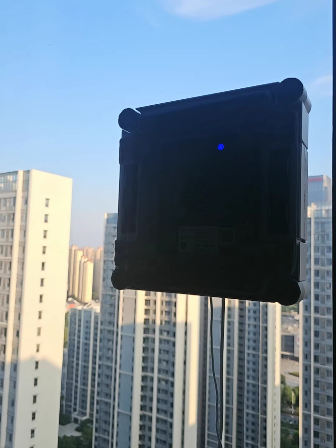 擦窗机器人