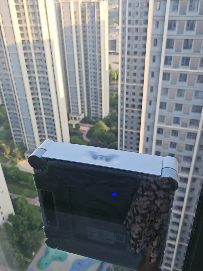 擦窗机器人