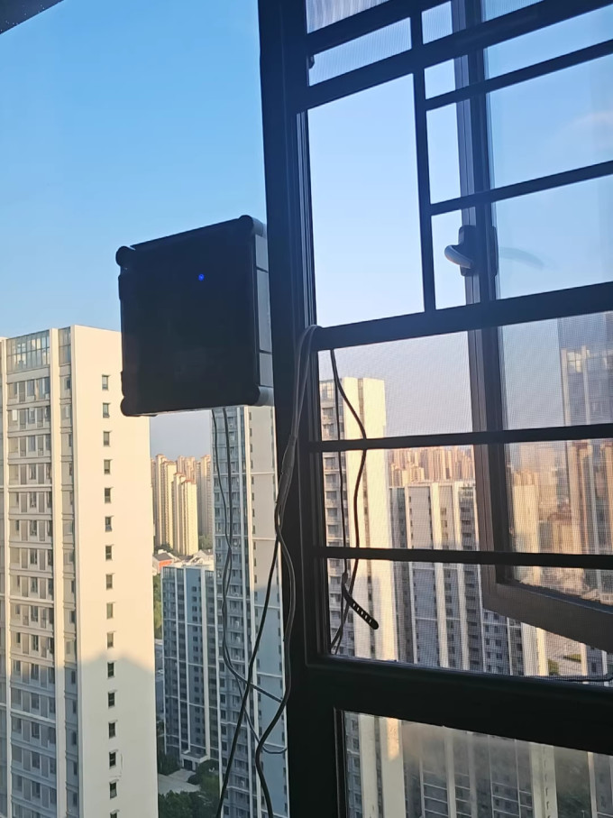 擦窗机器人