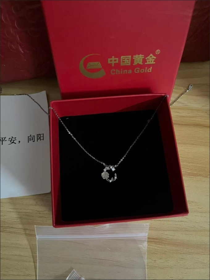 时尚饰品