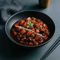 刘姥姥说“倒得十来只鸡来配他”：87版编剧说茄鲞做不成，2026年却人人都在复刻，这道菜今天到底值多少钱？