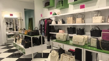 Kate Spade 季度营收又跌 7%，评论区却一片“还在买”：这只“过气”轻奢现在到底值不值得捡