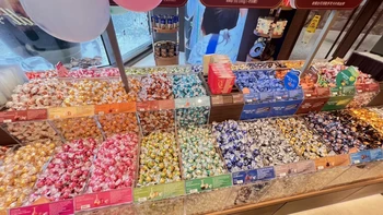 瑞士莲首店七夕还在排队：59元/100g的称重价，哪些值得买哪些别碰