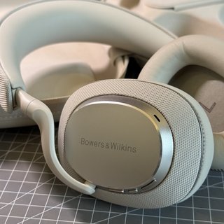 宝华韦健60岁：40万的旗舰发布，普通人的机会藏在这些降价耳机里