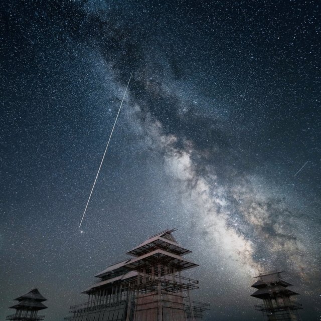 英仙座流星雨结束了，星空还没散场：三种预算抓住银河收官窗口，附下半年天象日历
