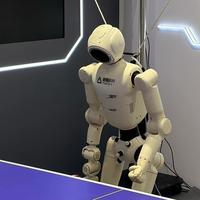 机器人拼「真本事」，动易科技在WRC把人形机器人送上了乒乓球桌