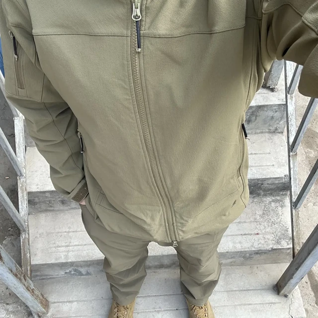 龙牙带火战术服年入18亿，被叫“平价替代”的鹰爪，真值得买吗？