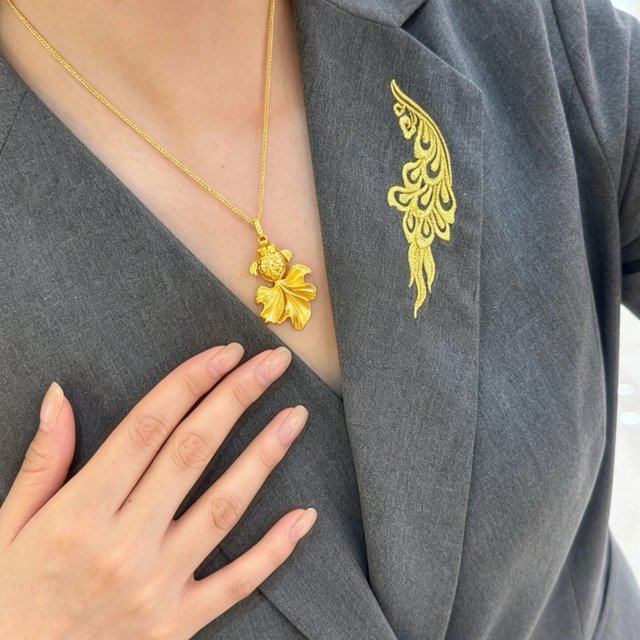 老凤祥金价一夜跌20元，工费却一分不退：七夕买金的人，先把这笔账算明白