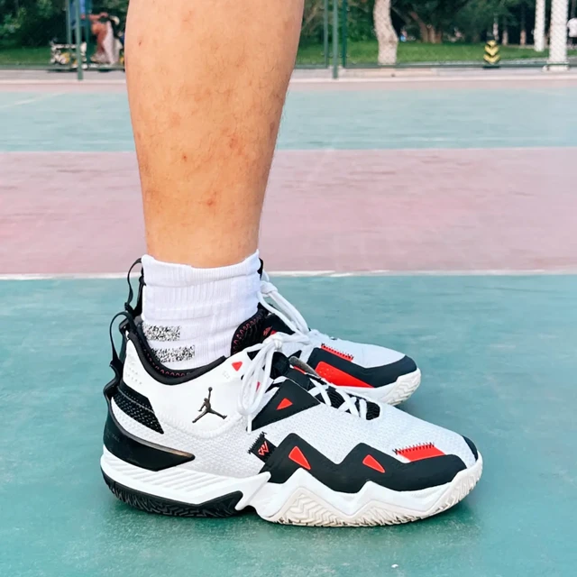 威少的签名鞋停在第六代就没了：退役后想收一双，先看清3档行情和4个坑