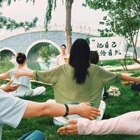 瑜伽课到底怎么选？从场馆到静修营，搞清这3类区别不再纠结