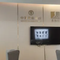 9月信用卡调整密集落地：贵宾厅接连关停、免息期缩水，年费却在悄悄"松绑"，玩卡人该重新理一遍手里的卡了