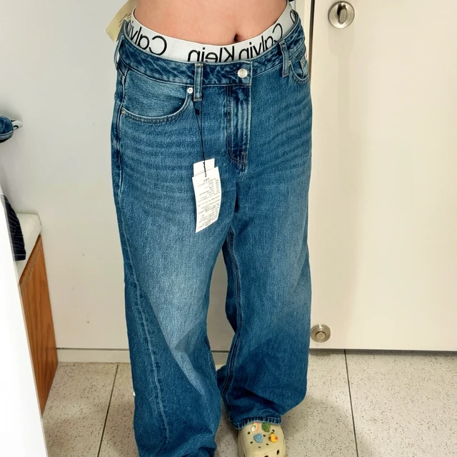 CK牛仔裤试穿帖的评论区，全是"求货号"的：现在热门的4条，到底怎么选？