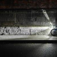 夜骑最危险的不是看不见路：买车灯前，先搞懂流明、截止线、尾灯逻辑三件事