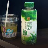 冲上水饮榜TOP1！盒马爆改椰子水，要抢黑咖的“消肿”生意？