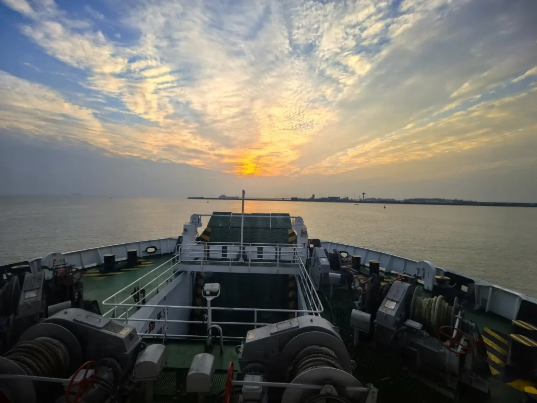 琼州海峡今天全线停运，18号台风还在酝酿：自驾南下过冬，行程里要留「缓冲天数」