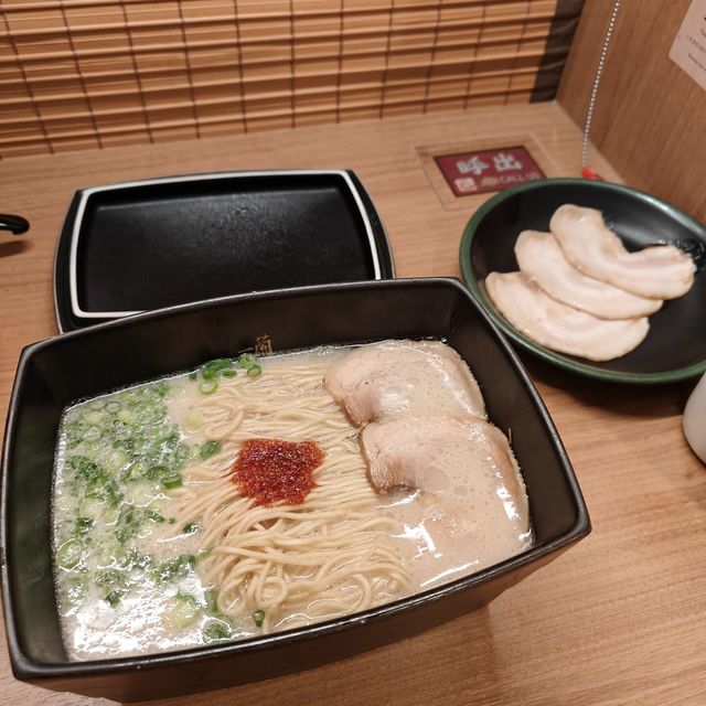 同是一兰，有人直接进店，有人排在80人后面：暑假错峰和点单避坑指南