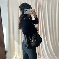 不是真皮，链条沉得勒肩膀，却在二手市场被重新买爆：Stella McCartney Falabella现在值得入手吗