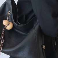 摆脱学生气、转成熟风,不用换掉整个衣柜:先换鞋、再换包,别急着买衣服