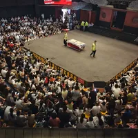 少林寺的80元门票，一半的值在这场功夫表演：每天6场免费，但不懂排队规则会吃亏