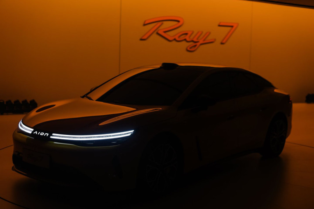 埃安 Ray7 亮相:33 米刹停、续航 700km,还用上了华为电驱