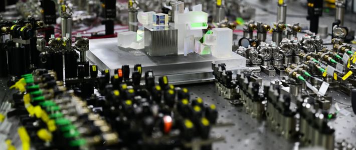 量子传送、平行宇宙、变形人：把《危机边缘》的“边缘科学”逐项核对了一遍2026年的现实