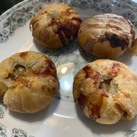 五味和榨菜鲜肉月饼越来越难买？渠道、复热技巧和平替都整理好了