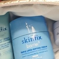 脸干到紧绷还反复泛红  保湿水乳这样选：温和不刺激是首要前提