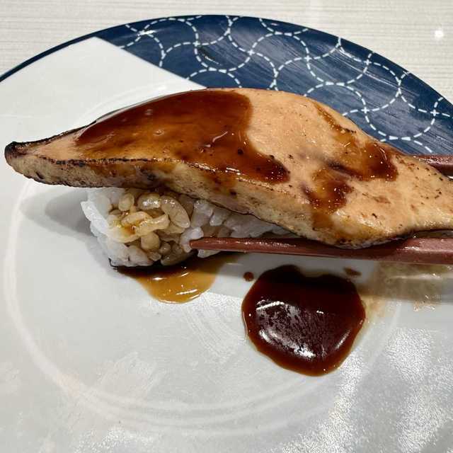 排队破千桌、争议连上热搜：寿司郎和滨寿司这波十元寿司，值得排吗
