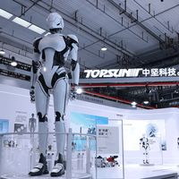 宇树上市2天市值蒸发超1500亿，"遥控争议"又起：2026年学机器人编程还来得及吗