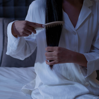 项目期熬夜的办公室女生抄作业：
4款熬夜后修护发膜，温和感优先