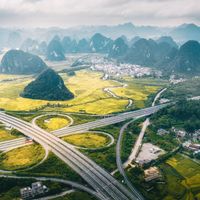 晚5秒付1700元全程费：对完2026年中秋+国庆日历、免费规则和历年卡点案例，这份长途自驾时机决策卡请收好