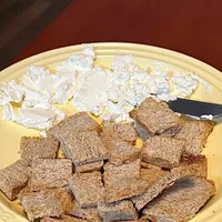 你减脂期天天吃的全麦面包,配料第一位可能根本不是全麦粉:我把近3个月小红书假全麦吐槽和今天新华社点名的国家行动对了一遍,3步鉴别法在这