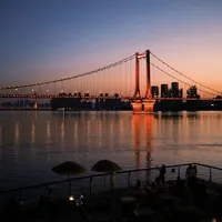 这周日处暑，加长版三伏也到头了：城市徒步的黄金窗口在陆续打开，南北最多差出2个月