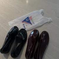 台风把1399元的Hunter带翻红了，但差评说“闷脚、难脱、会裂”：三个价位的雨靴，怎么买不后悔