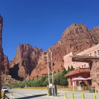 跑完独库公路，别硬撑着把车开回家：查了12306汽车托运价，西安线1400元，人先坐飞机，车坐火车回