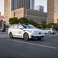 萝卜快跑已经跑进28城，迪拜Uber也能叫到：想尝鲜，先把这三笔账算清楚