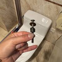 有人换个TOTO老马桶盖，砸坏了一把锤子：我把全网成功案例翻了一遍，按卡死类型整理出解法清单