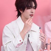 持妆健身合作、裸调唇妆 | 巴黎欧莱雅8.21日报