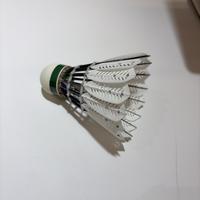 尤尼克斯 40 元一颗、李宁 8.5 元一颗、胜利先行卡位:人造羽毛球三国杀,AA 党该换球了吗