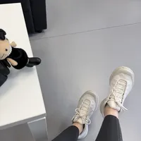 硬壳一分不降，“鸟鞋”却先打折了：我把全网奥莱和真实口碑翻了一遍，告诉你哪些能捡、哪些别碰