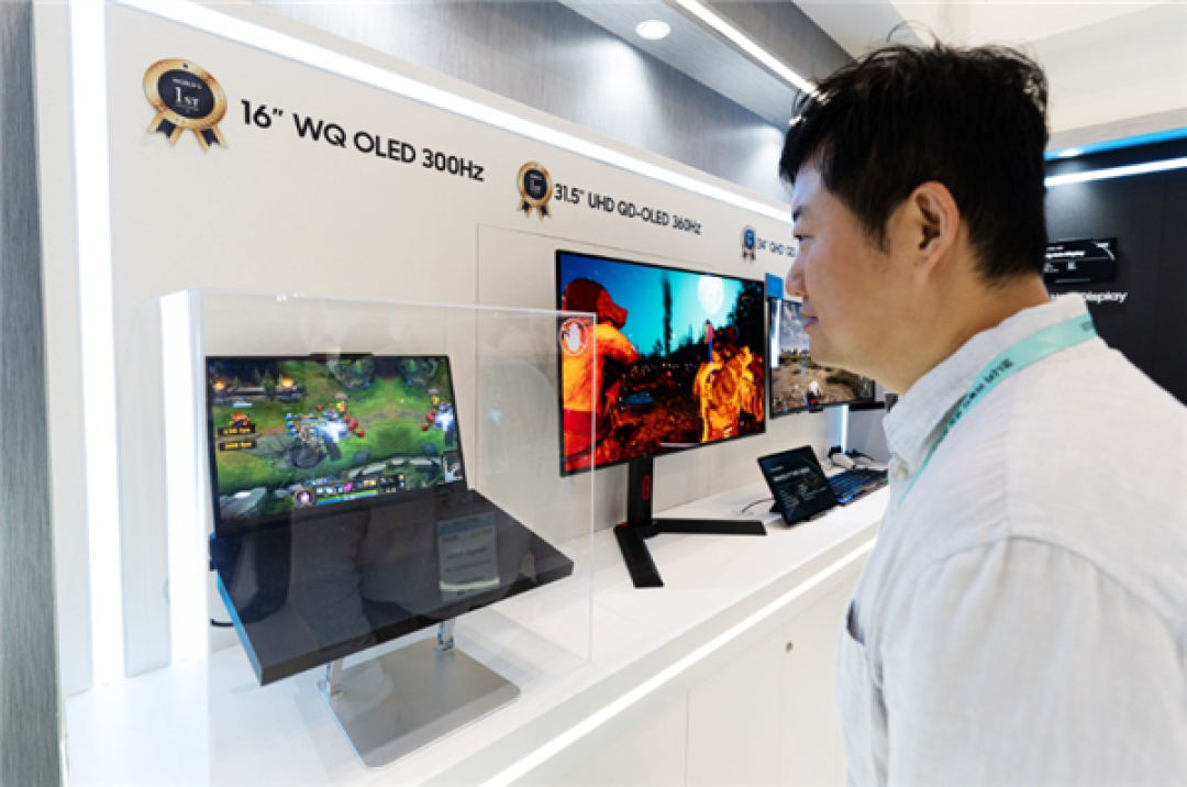屏幕界卷王!三星展示全球首款300Hz笔记本OLED屏