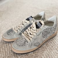 红杉拿下Golden Goose，脏脏鞋又刷屏：2026年这双4000块的旧鞋还值得买吗？