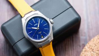 五日链、10年质保，但维修师劝你买基础款：豪利时Calibre 400入手前，先看这三件事