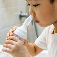 孩子鼻塞有痰别乱用洗鼻器和吸鼻器，操作不对会伤娃全套教程来了