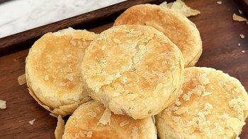 沈大成月饼今天全面上市，新增两款新品，值不值得排队？我把1500多条好不好吃的争论看完了