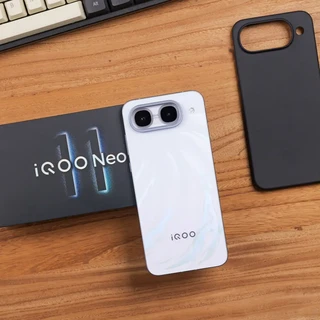 iQOO Neo11 至尊版拆开了看：堆料的地方真堆了，缩水的地方也是真缩，3399值不值看这篇