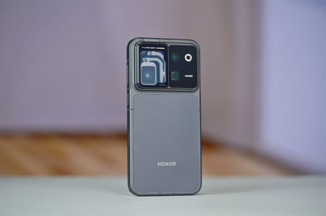 三轴云台+双2亿像素还有阿莱影像 荣耀Robot Phone手机评测：全新物种机器人手机诞生