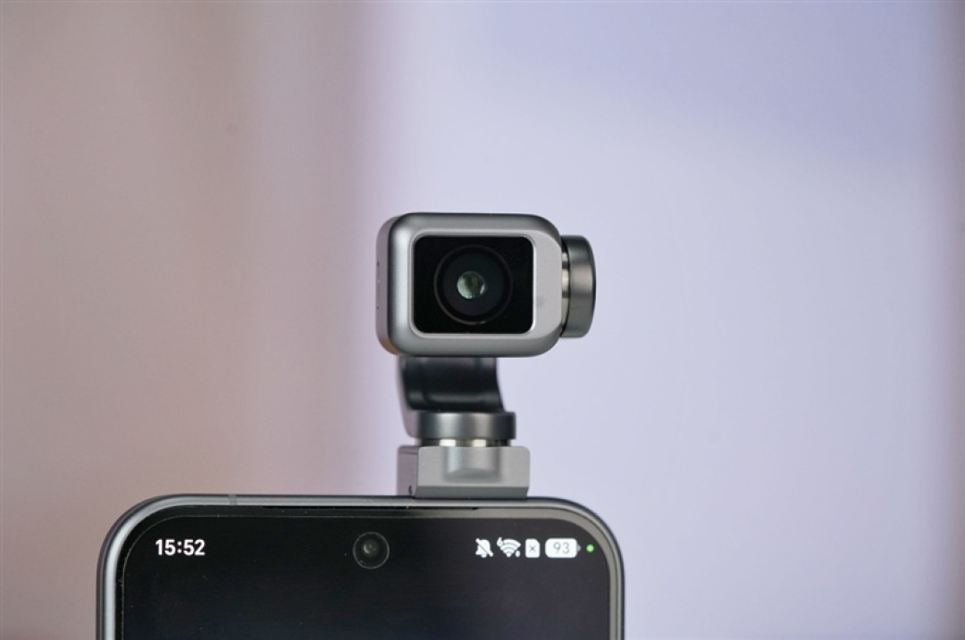 三轴云台+双2亿像素还有阿莱影像 荣耀Robot Phone手机评测：全新物种机器人手机诞生