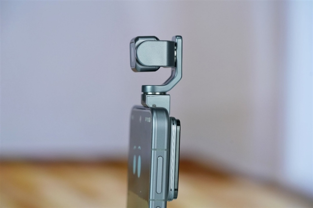 三轴云台+双2亿像素还有阿莱影像 荣耀Robot Phone手机评测：全新物种机器人手机诞生